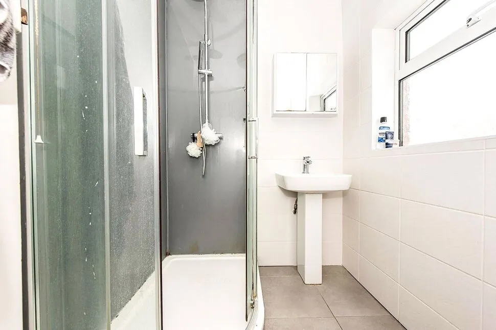 Ripley Avenue, Egham, TW20, photo 5