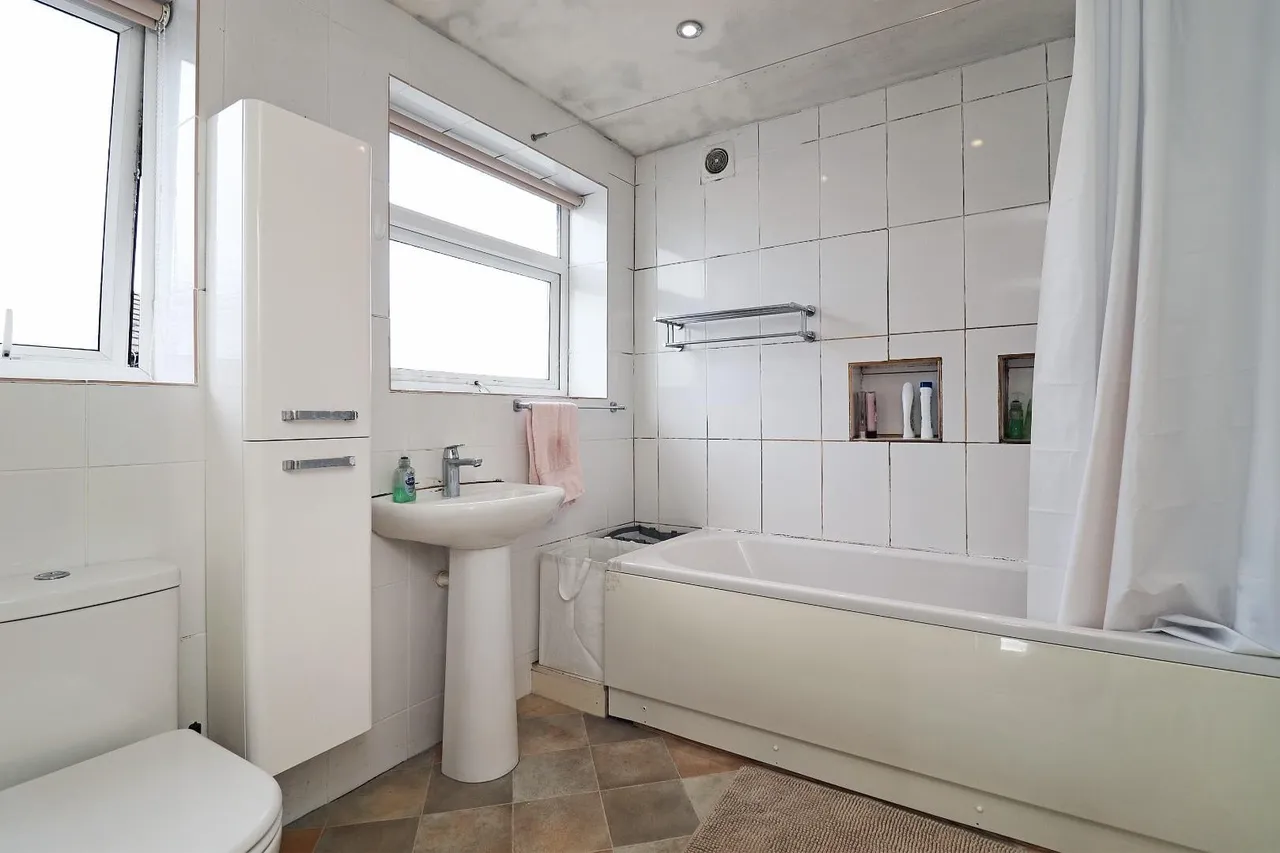 West Vale Road, Timperley, Cheshire WA15 7RN, photo 13