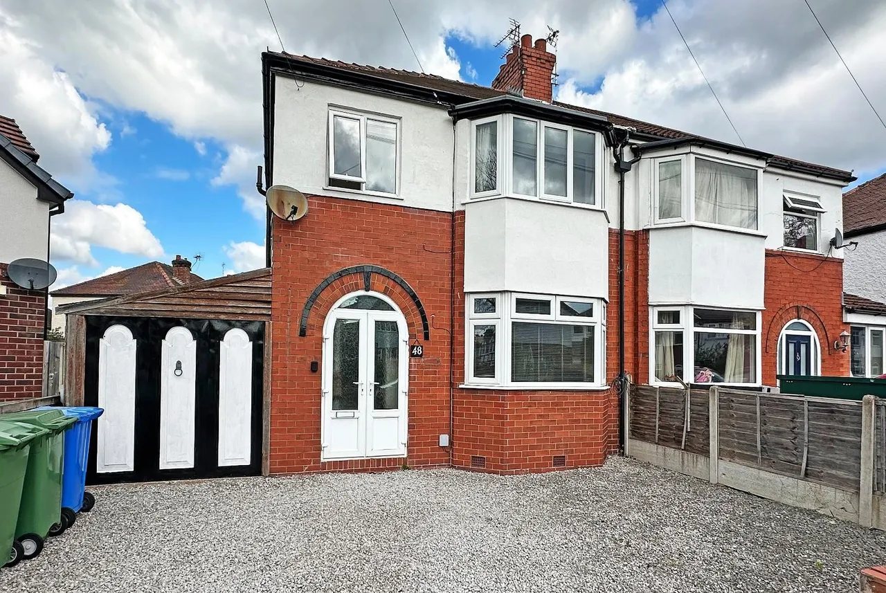 3 bed house for sale — West Vale Road, Timperley, Cheshire WA15 7RN