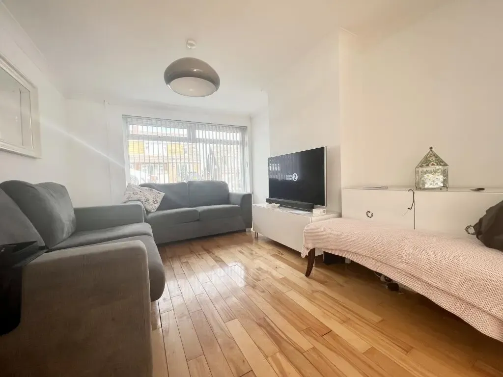 4 bed flat to rent, Halley Road, London, E12