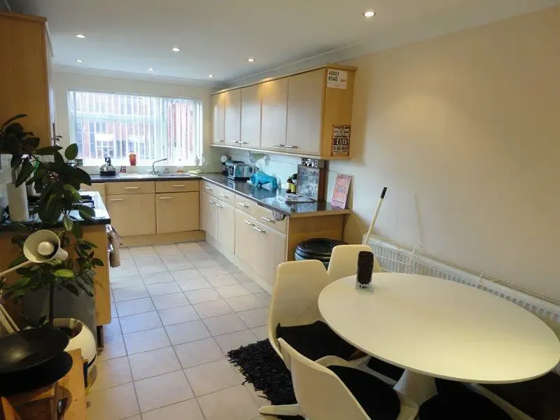 Halley Road, London, E12, photo 5