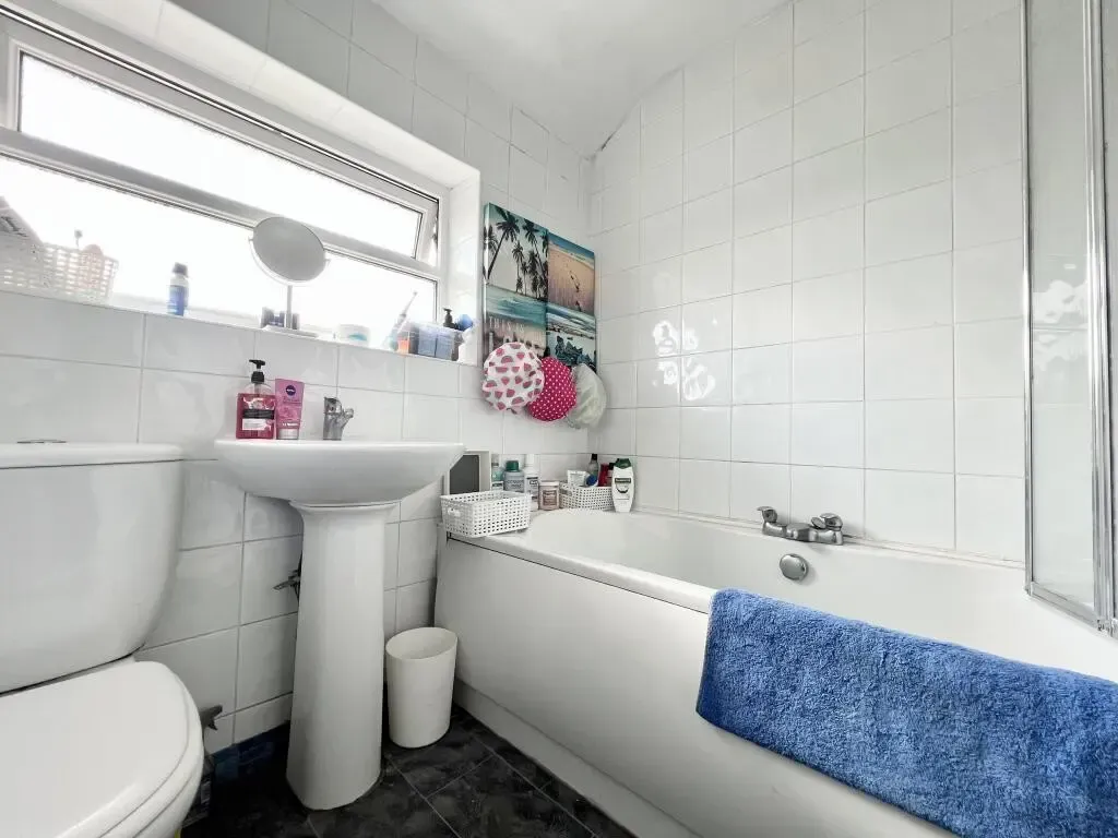 Halley Road, London, E12, photo 6