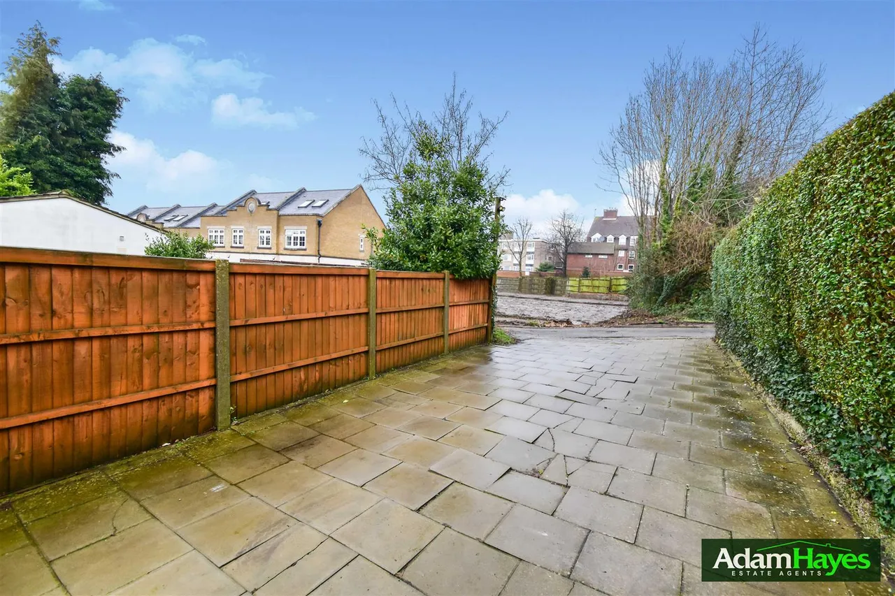 Gainsborough Road, Woodside Park, N12, photo 12