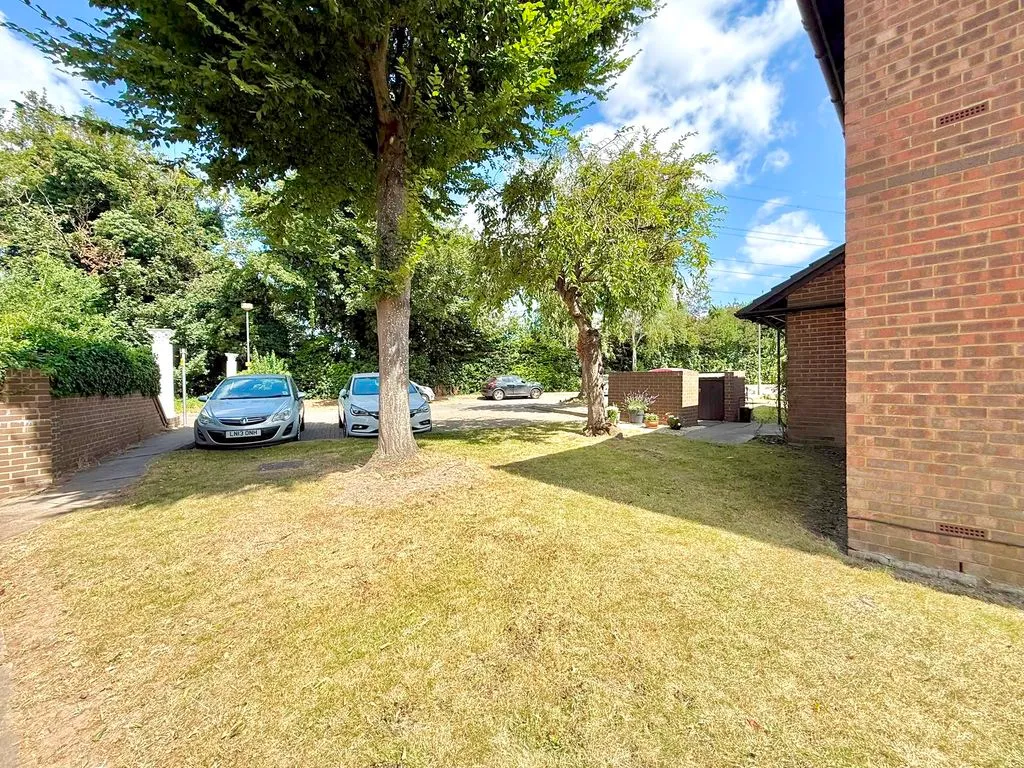 Longhedge, Dunstable LU5 4BL, photo 11