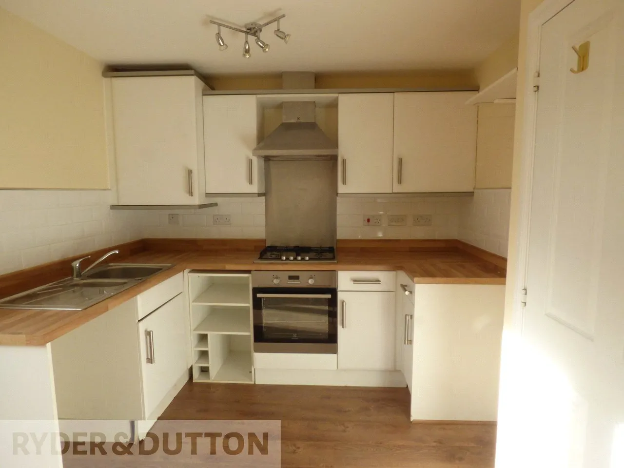 Sutherland Road, Heywood, OL10, photo 4
