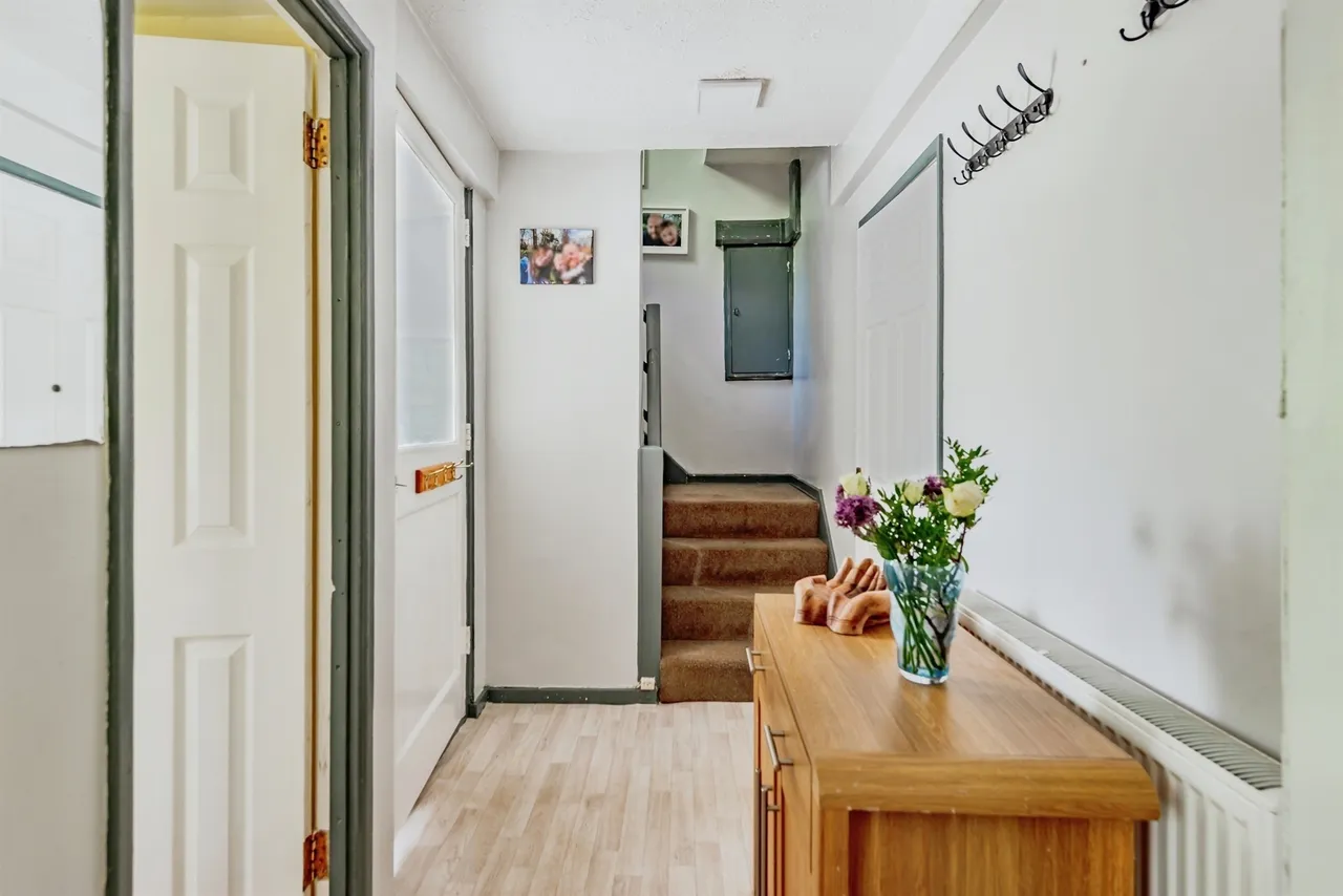 Hillcrest Close, Crawley, photo 8