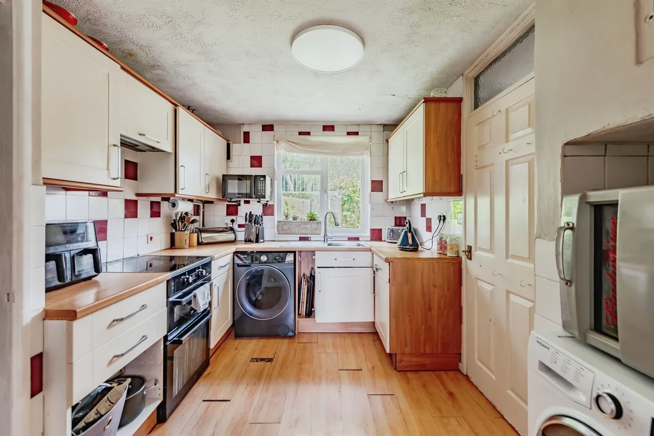 Hillcrest Close, Crawley, photo 4