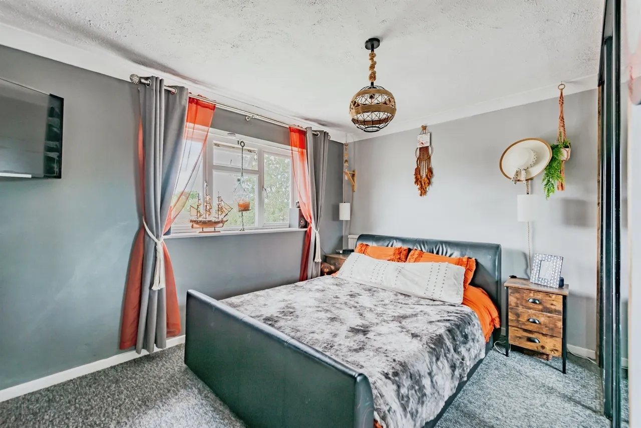 Hillcrest Close, Crawley, photo 9