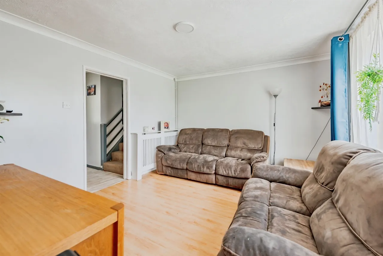Hillcrest Close, Crawley, photo 3