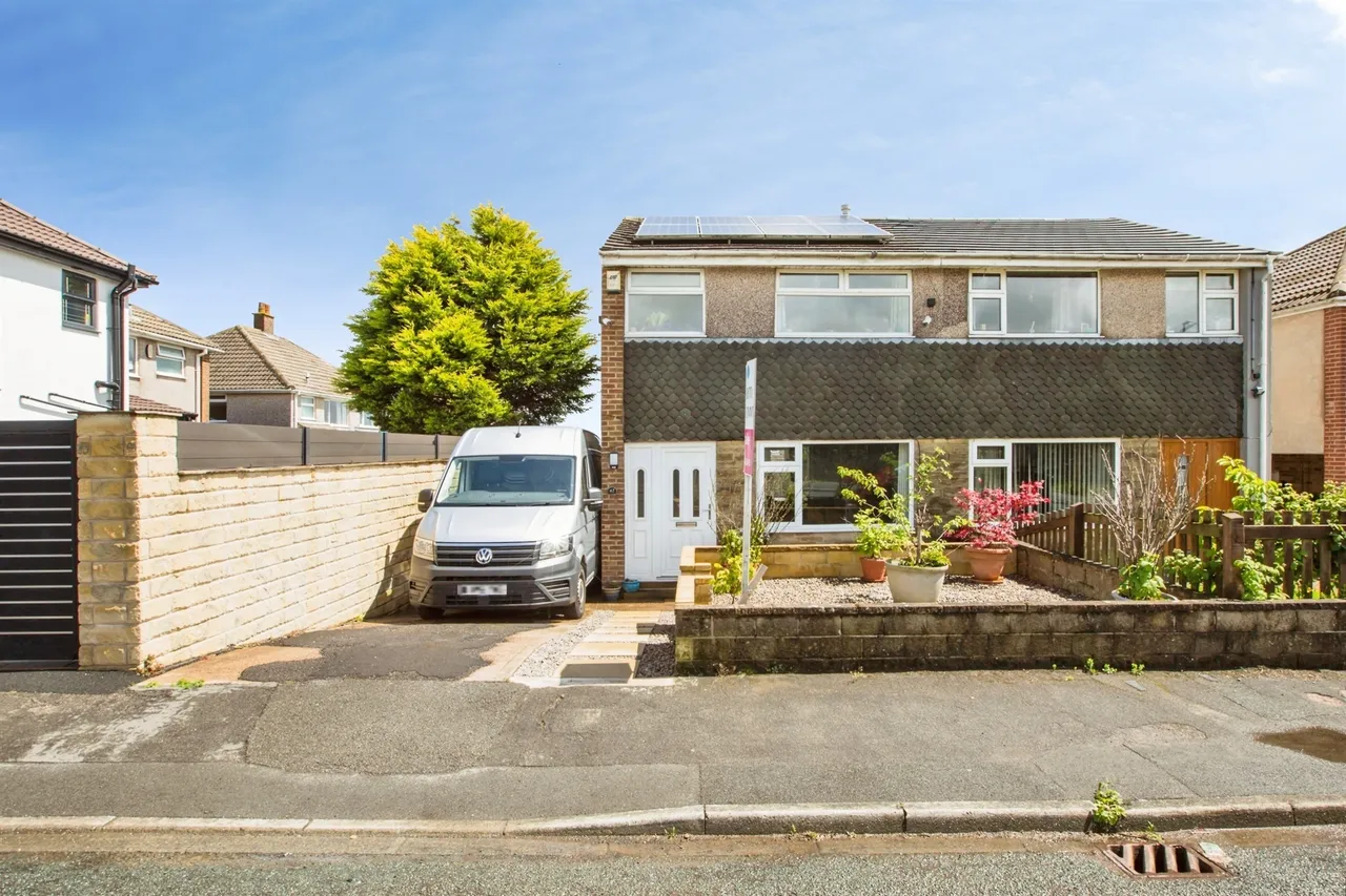 3 bed house for sale — Vicar Park Road, HALIFAX