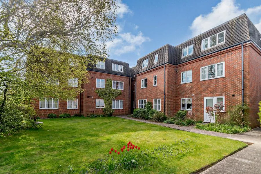 2 bed flat to rent, Woodside Road, Amersham, HP6