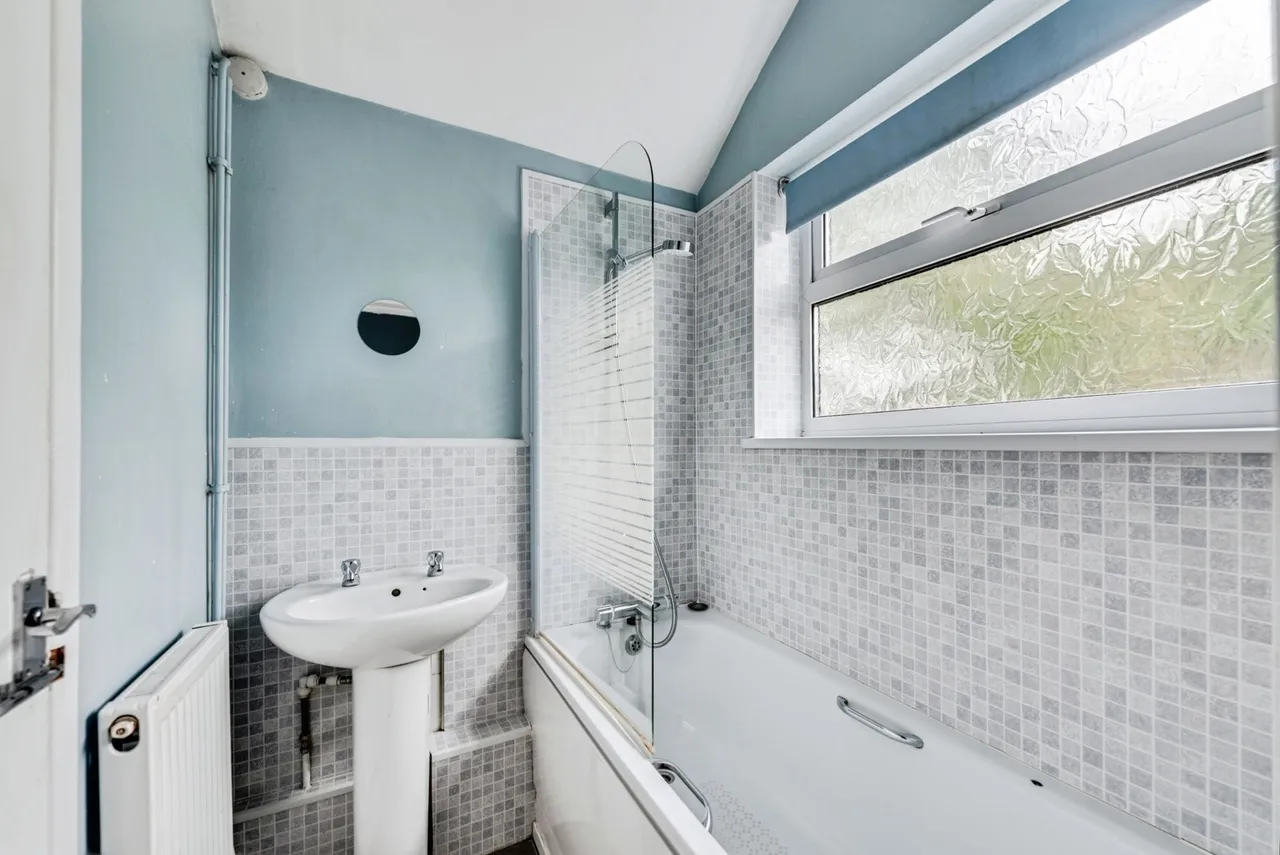Cricklade Road, Swindon, Wiltshire, SN2, photo 12