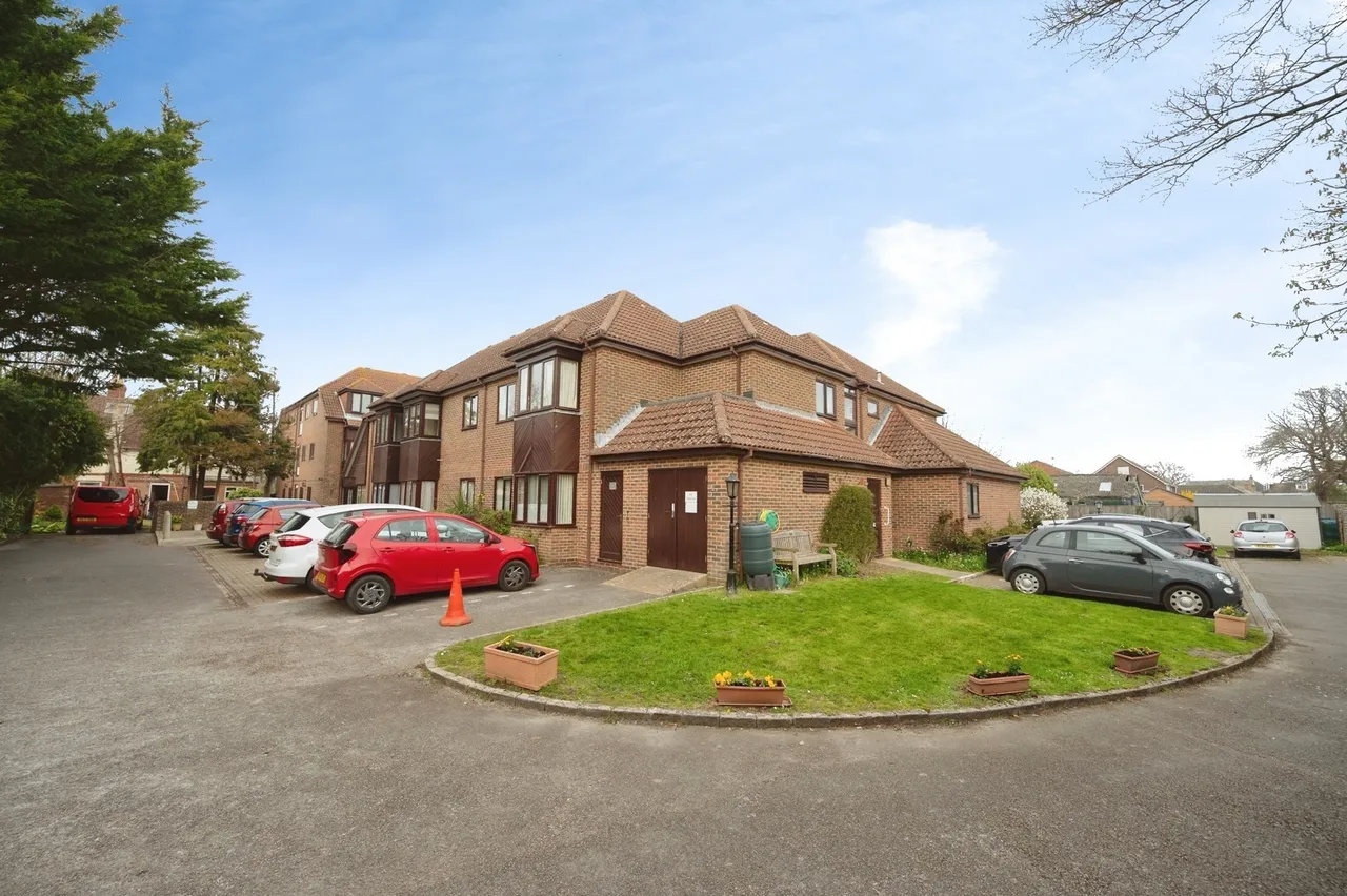 Staunton Avenue, Hayling Island, PO11, photo 17