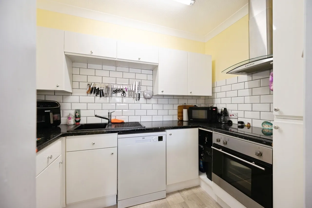 Staunton Avenue, Hayling Island, PO11, photo 11