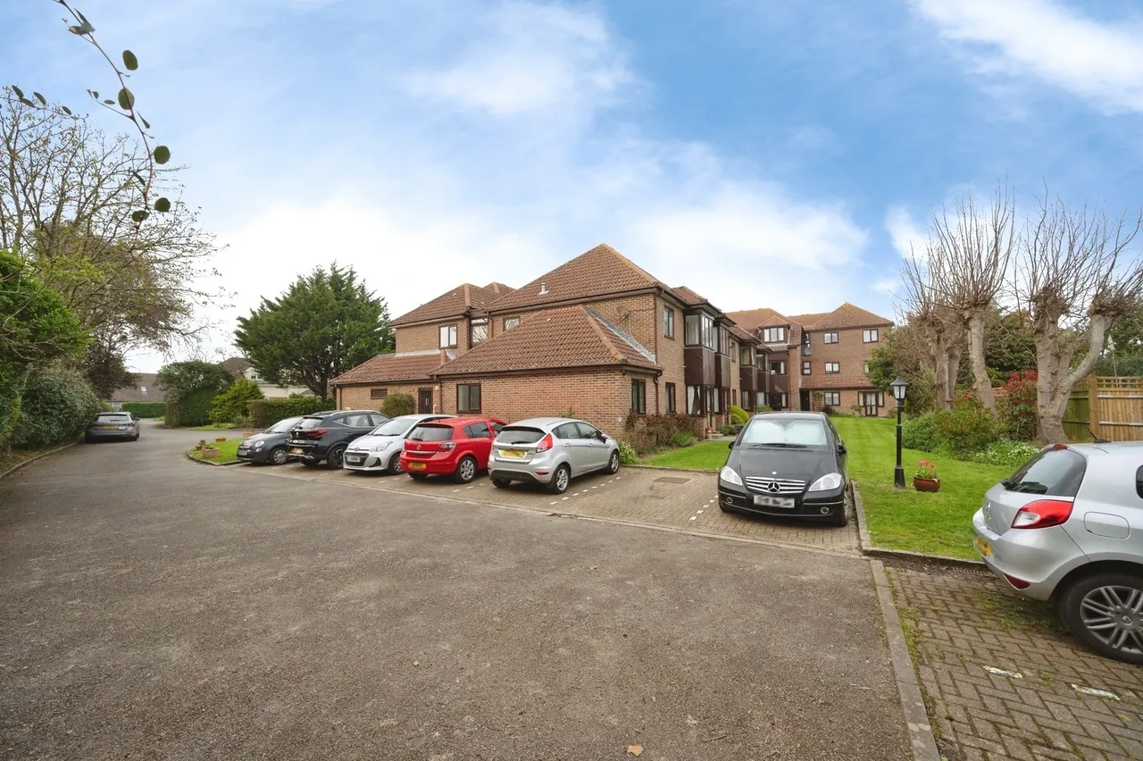 Staunton Avenue, Hayling Island, PO11, photo 18