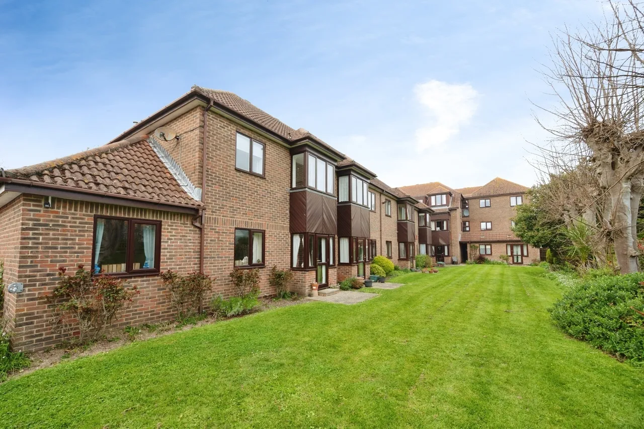 Staunton Avenue, Hayling Island, PO11, photo 7