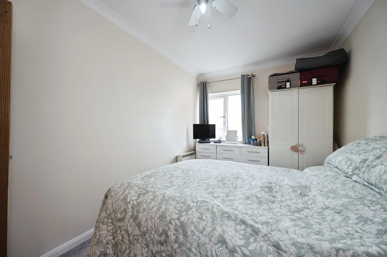 Staunton Avenue, Hayling Island, PO11, photo 9