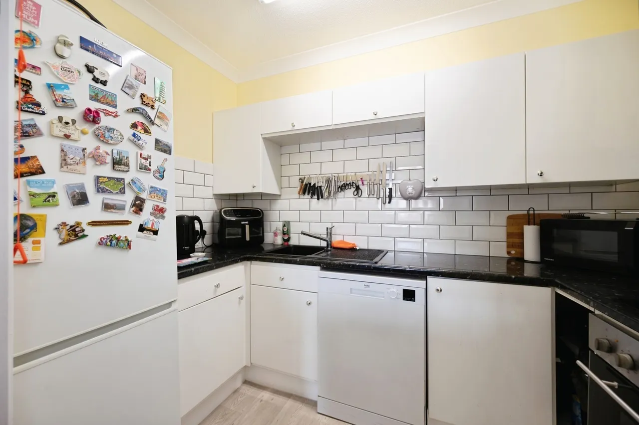 Staunton Avenue, Hayling Island, PO11, photo 12