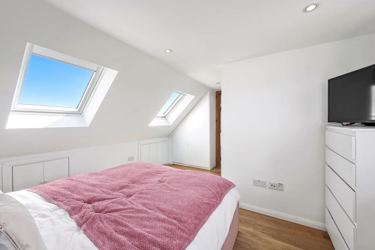 Grange Road, Chessington, KT9, photo 17