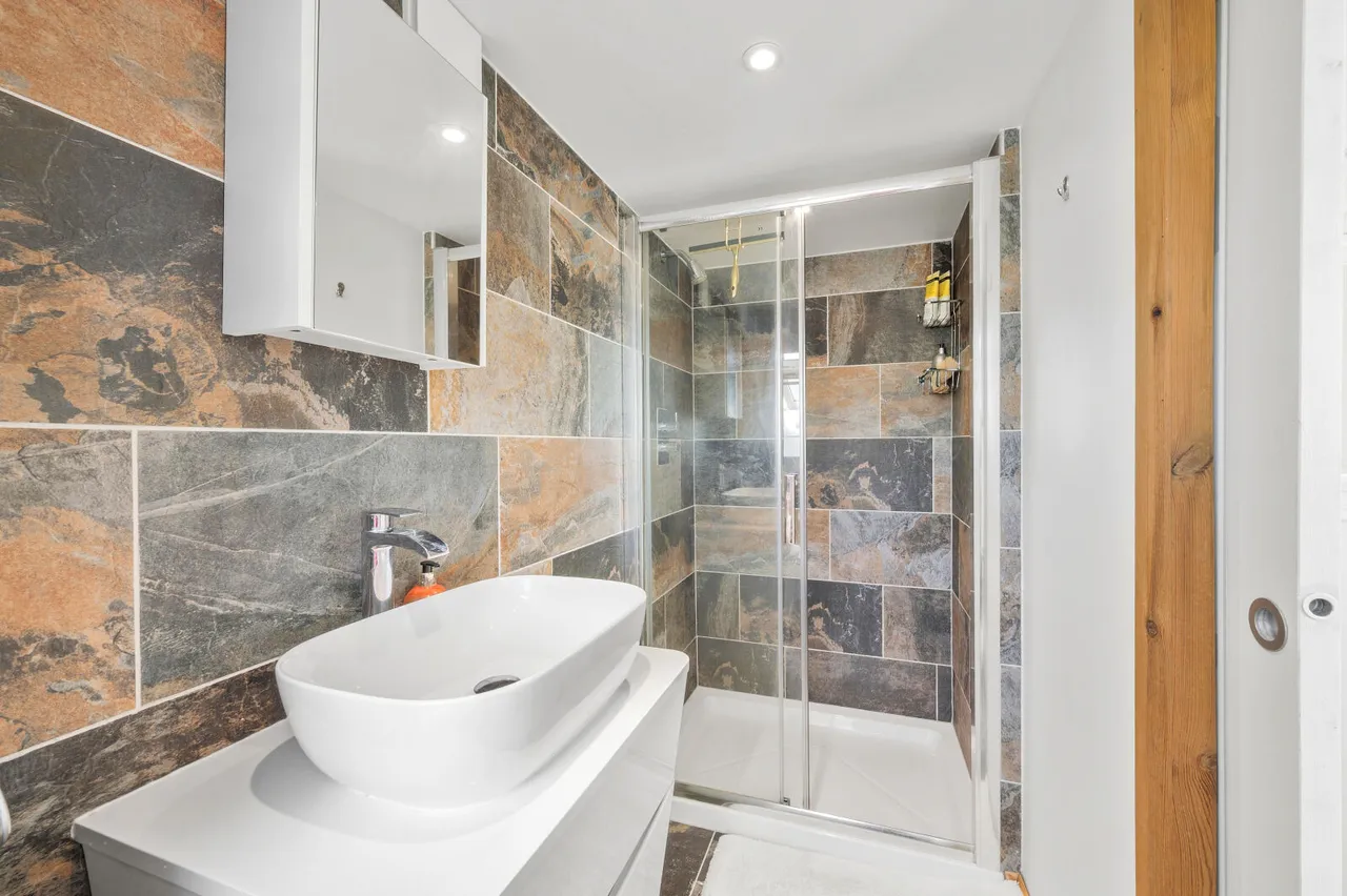 Grange Road, Chessington, KT9, photo 18