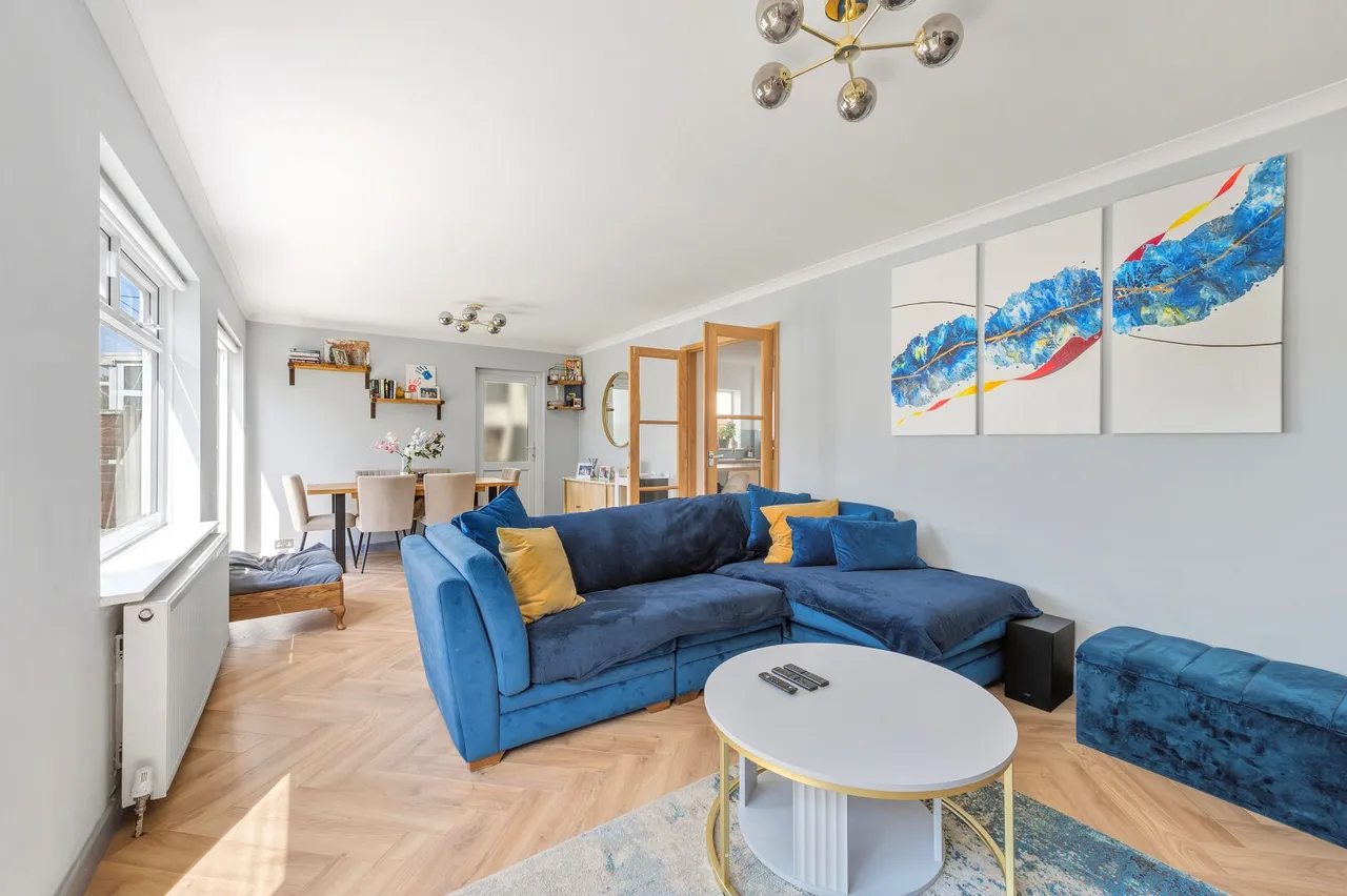 3 bed house for sale, Grange Road, Chessington, KT9