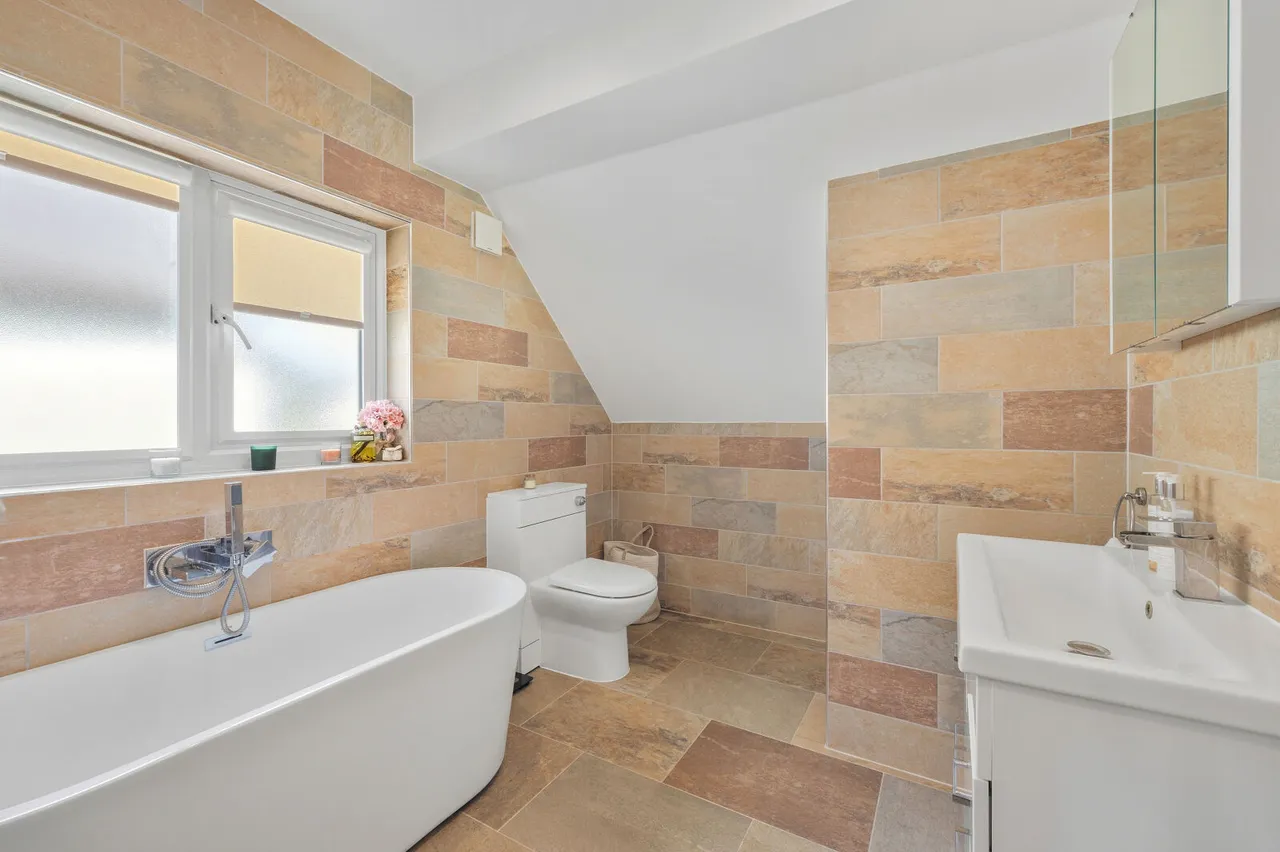 Grange Road, Chessington, KT9, photo 15