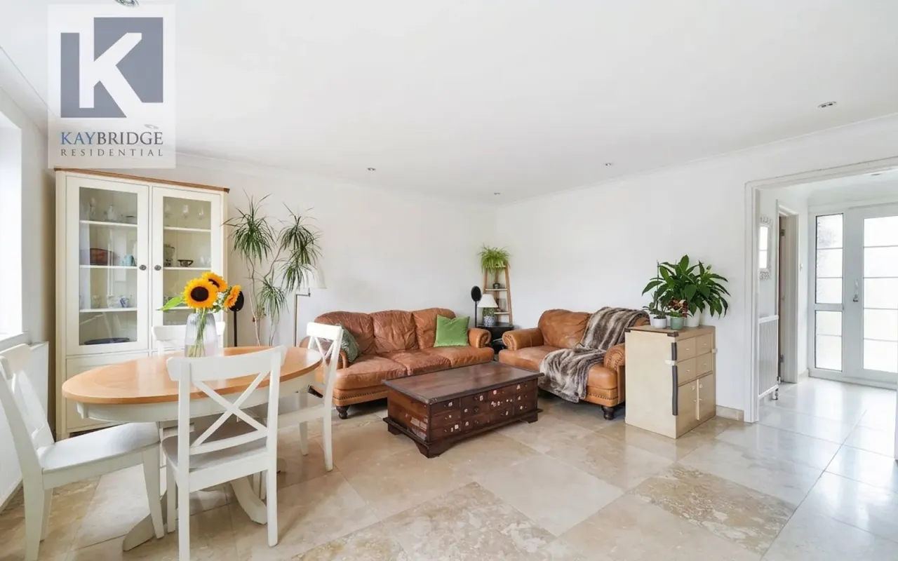 Leas Close, Chessington, KT9, photo 5