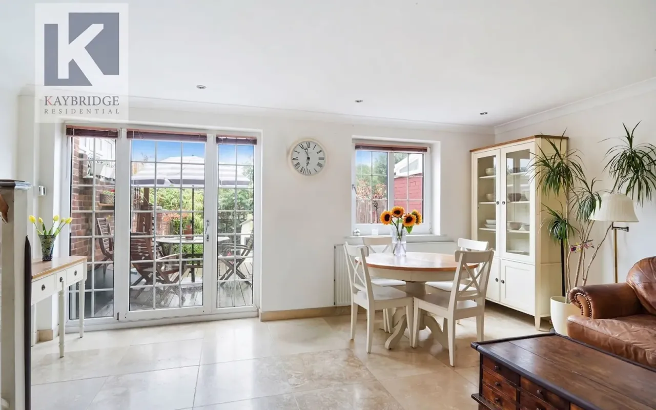 Leas Close, Chessington, KT9, photo 3