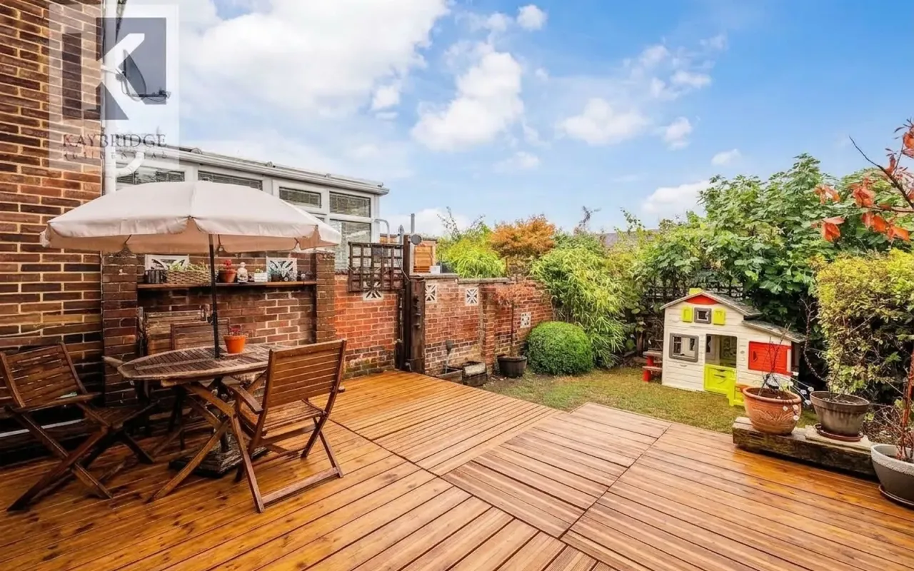 Leas Close, Chessington, KT9, photo 9