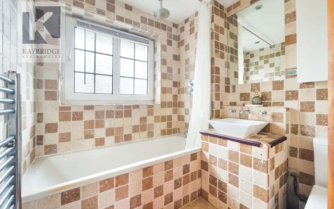 Leas Close, Chessington, KT9, photo 7