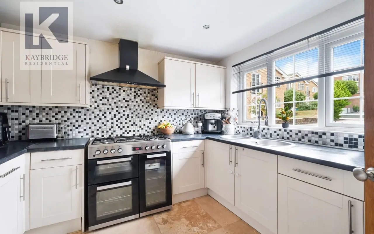Leas Close, Chessington, KT9, photo 4