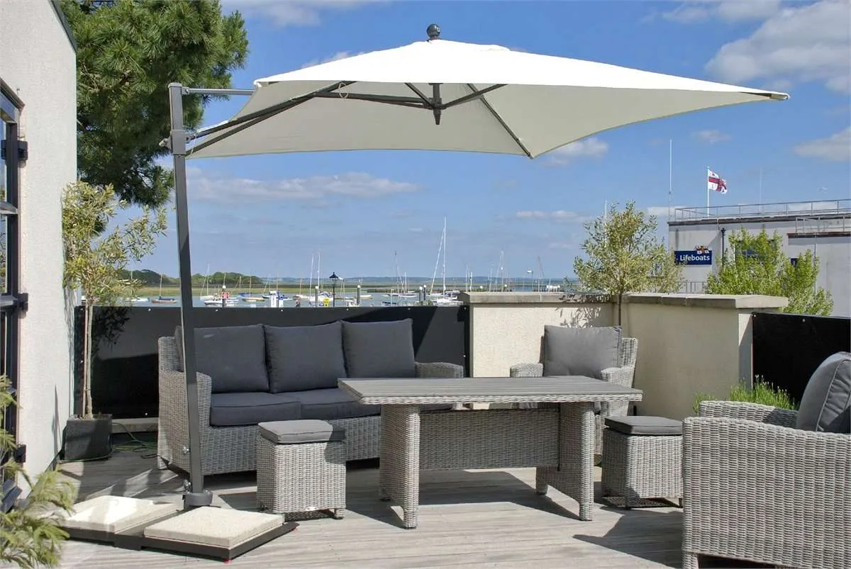Kings Saltern Road, Lymington, Hampshire, SO41 3QD, photo 2