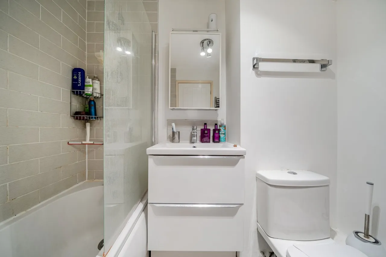 Lovelace Gardens, Surbiton, KT6, photo 6