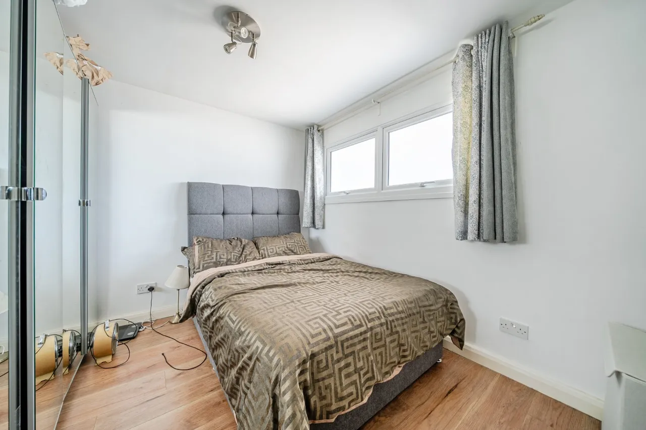 Lovelace Gardens, Surbiton, KT6, photo 4