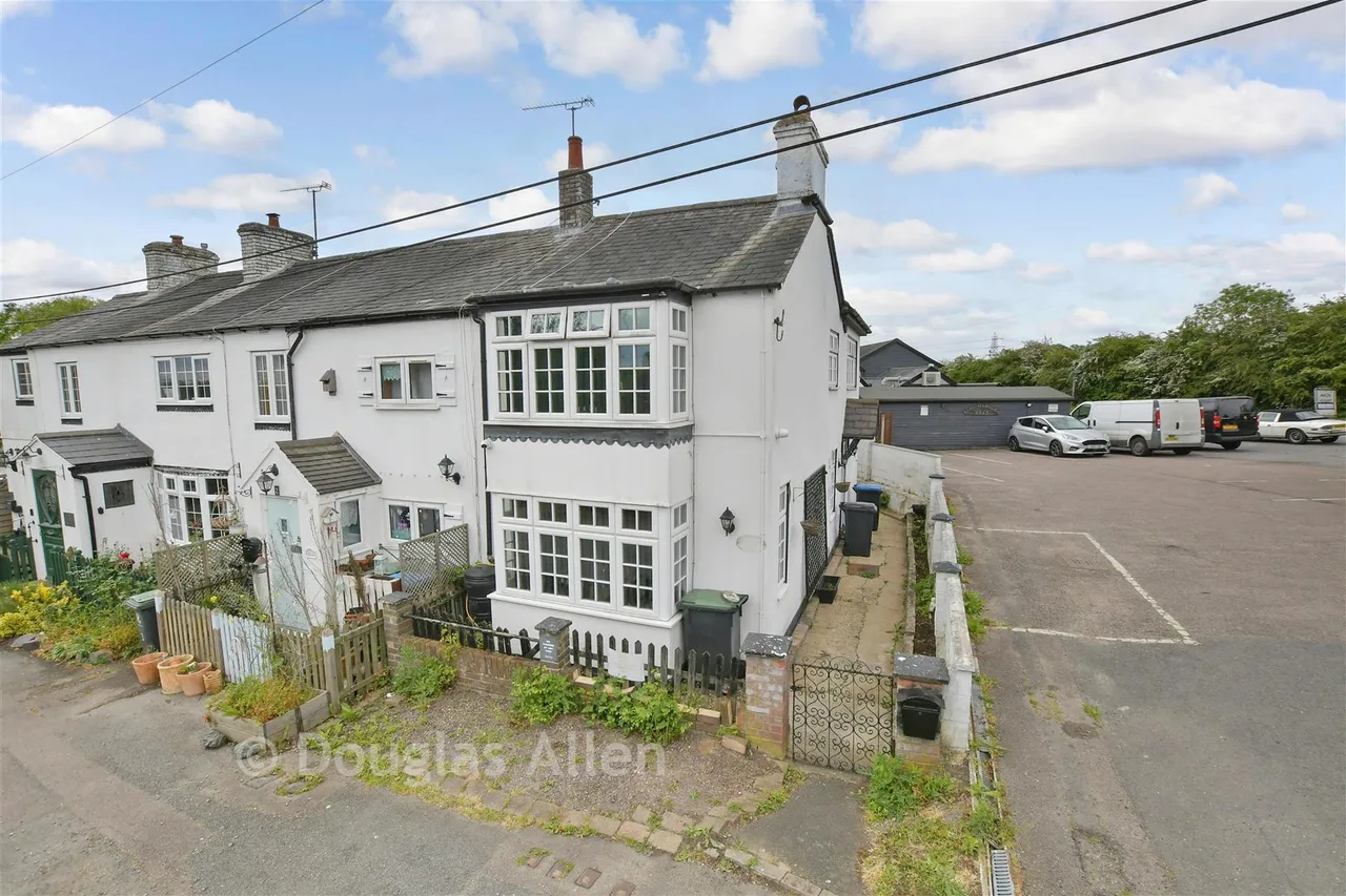 2 bed house for sale, Belchers Lane, Nazeing, EN9