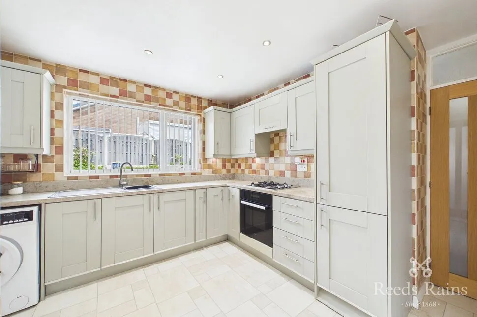 Windsor Walk, South Anston, South Yorkshire, S25, photo 4