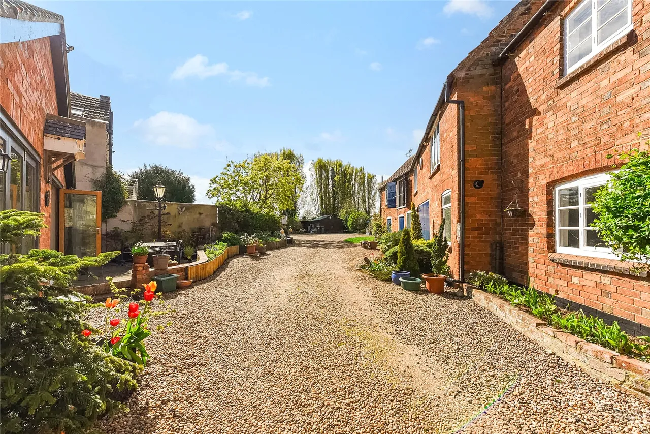 High Street, Harrold, MK43, photo 24