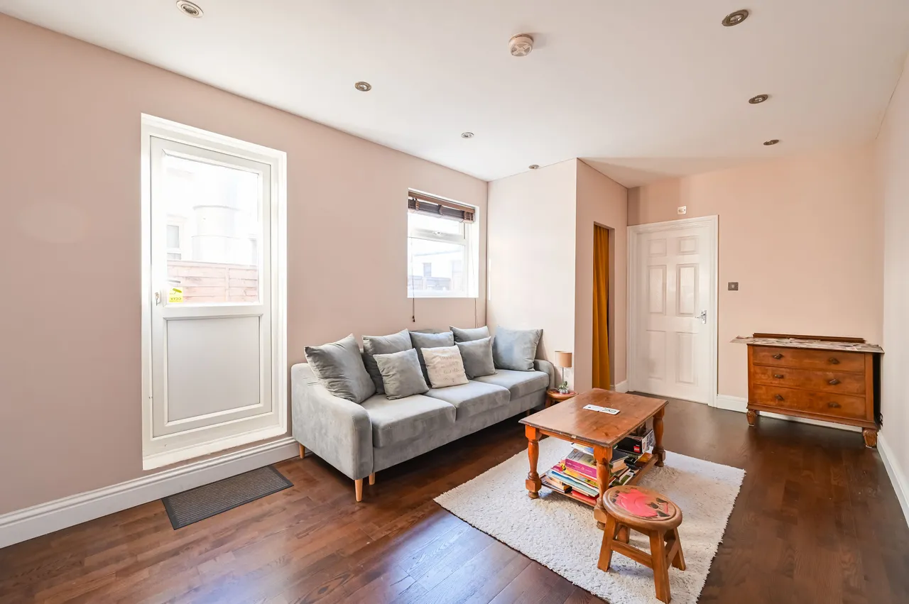 2 bed flat for sale — Flat 1, 85 Turnpike Lane, London
