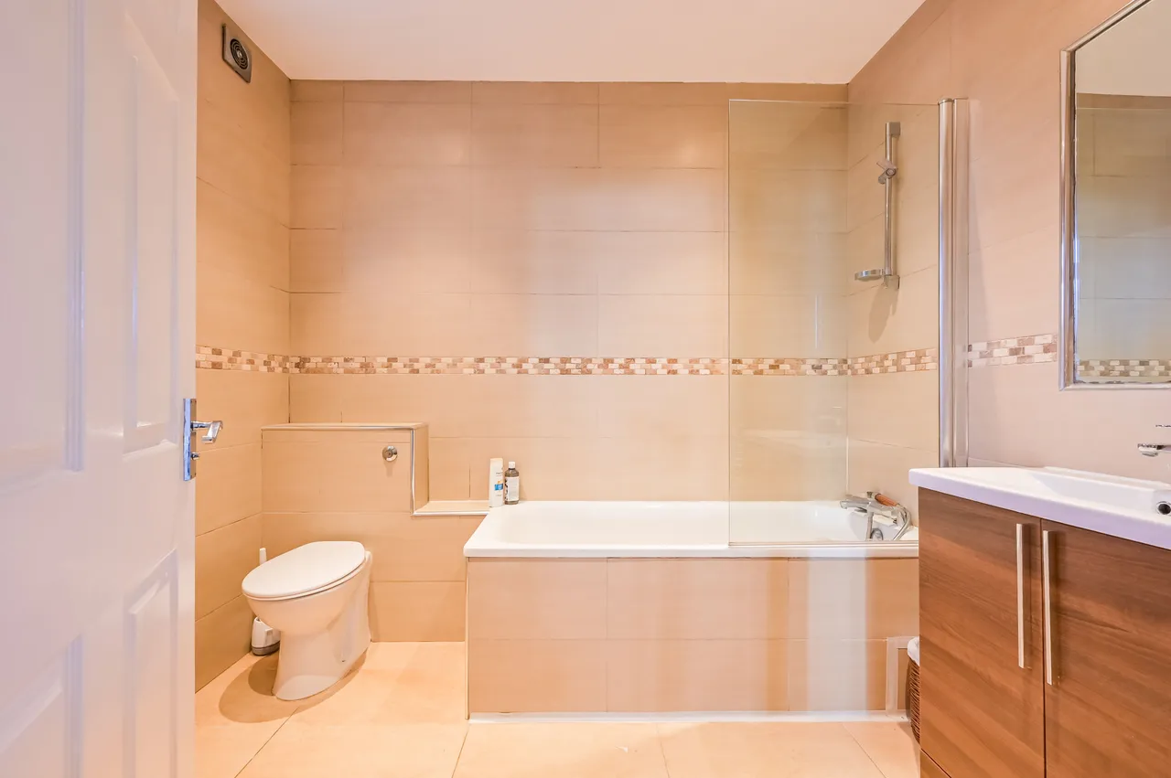 Flat 1, 85 Turnpike Lane, London, photo 2