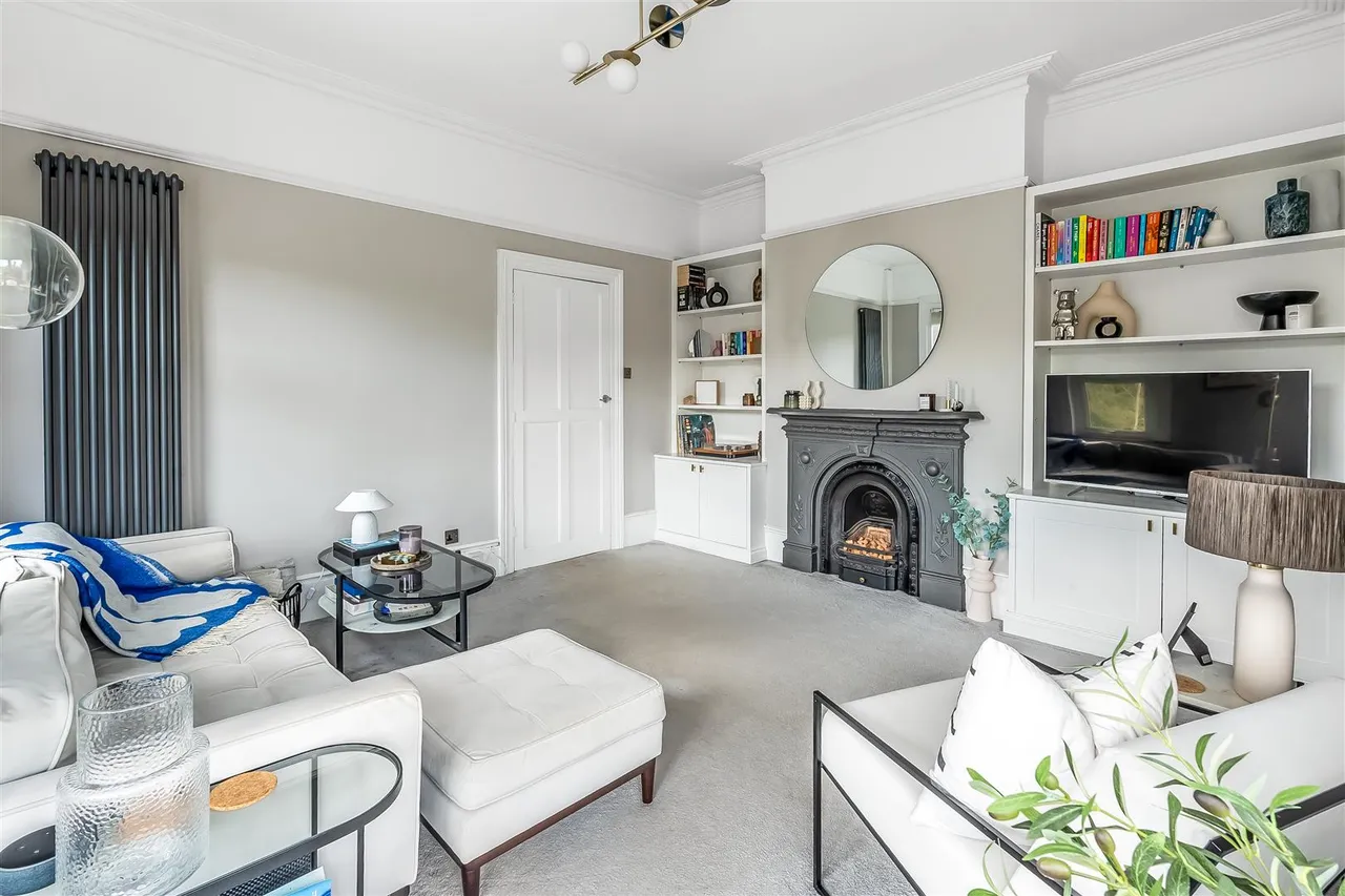 Barnett Wood Lane, Ashtead, KT21, photo 2