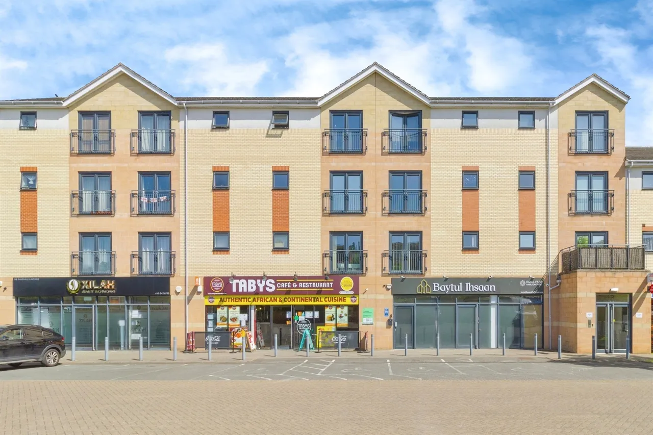 1 bed flat for sale — Sandhills Avenue, Hamilton, Leicester