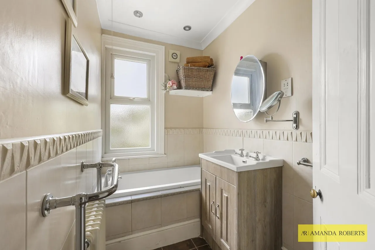 Mornington Road, London, photo 19