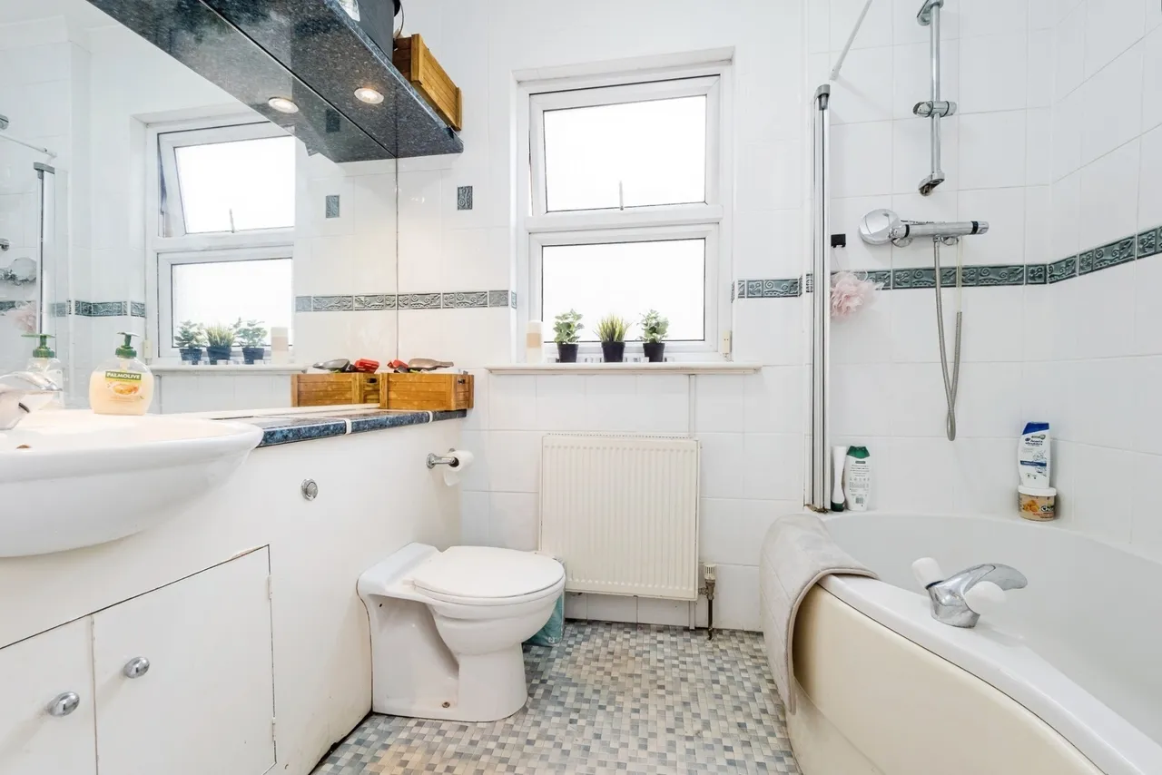 Fairlop Road, London, E11, photo 16