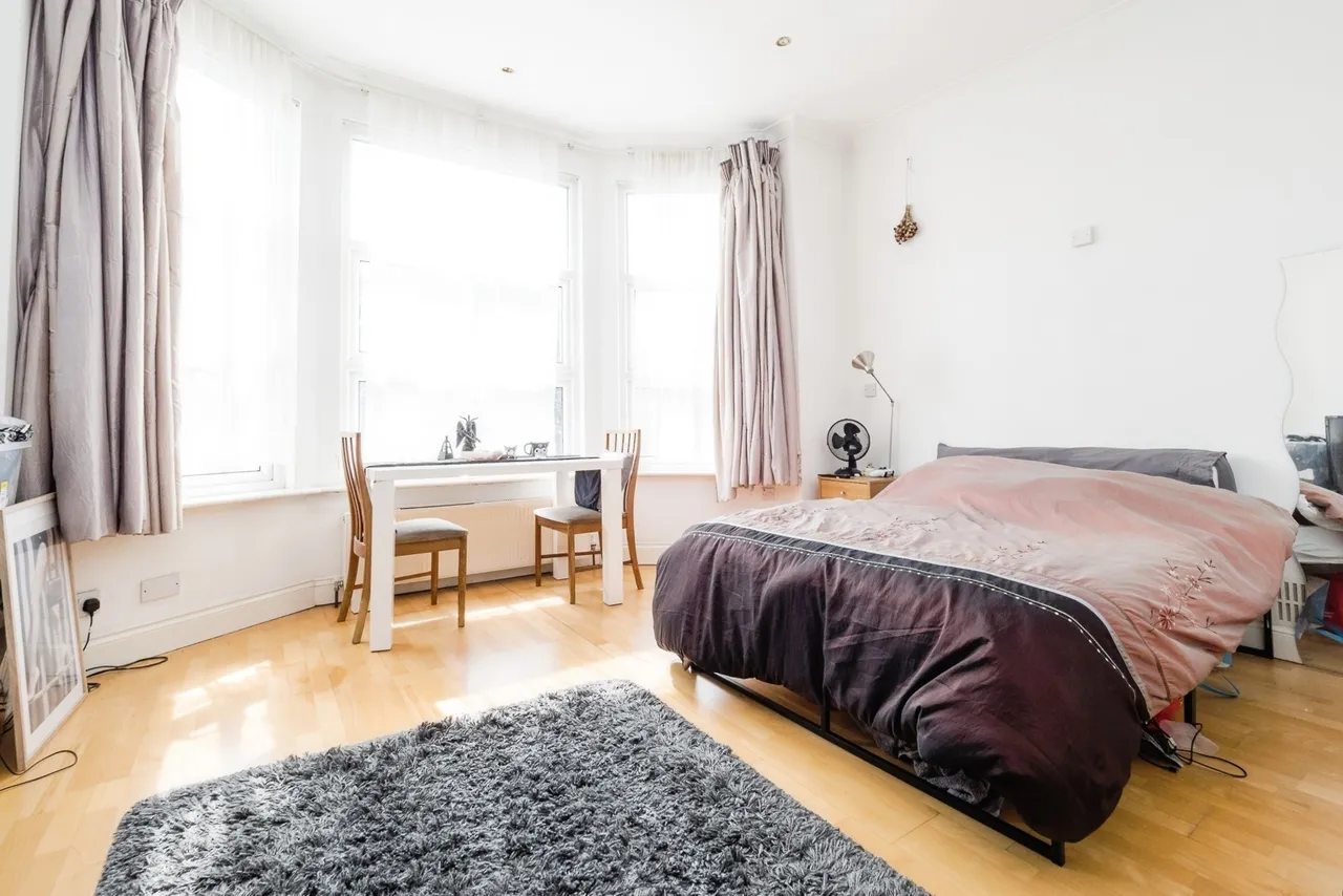 Fairlop Road, London, E11, photo 8