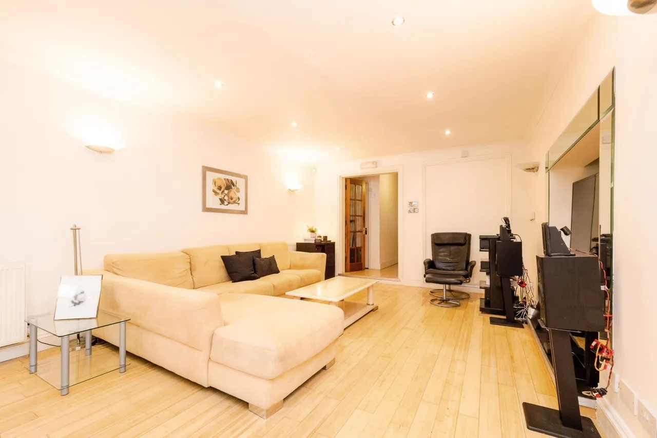 Fairlop Road, London, E11, photo 5