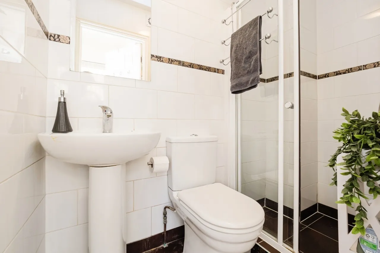 Fairlop Road, London, E11, photo 4
