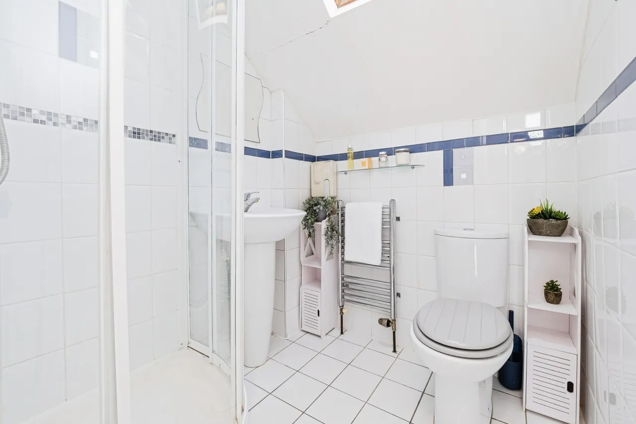 Fairlop Road, London, E11, photo 15