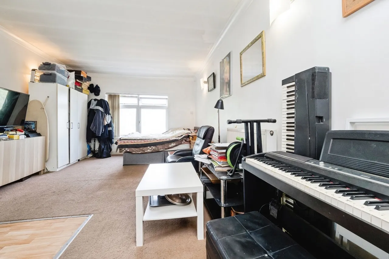Fairlop Road, London, E11, photo 10