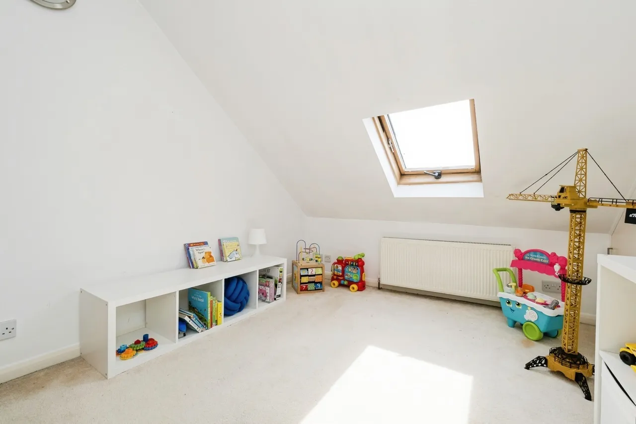 Fairlop Road, London, E11, photo 11