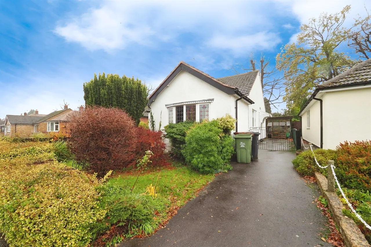 3 bed house for sale — Whaddon Drive, Loughborough